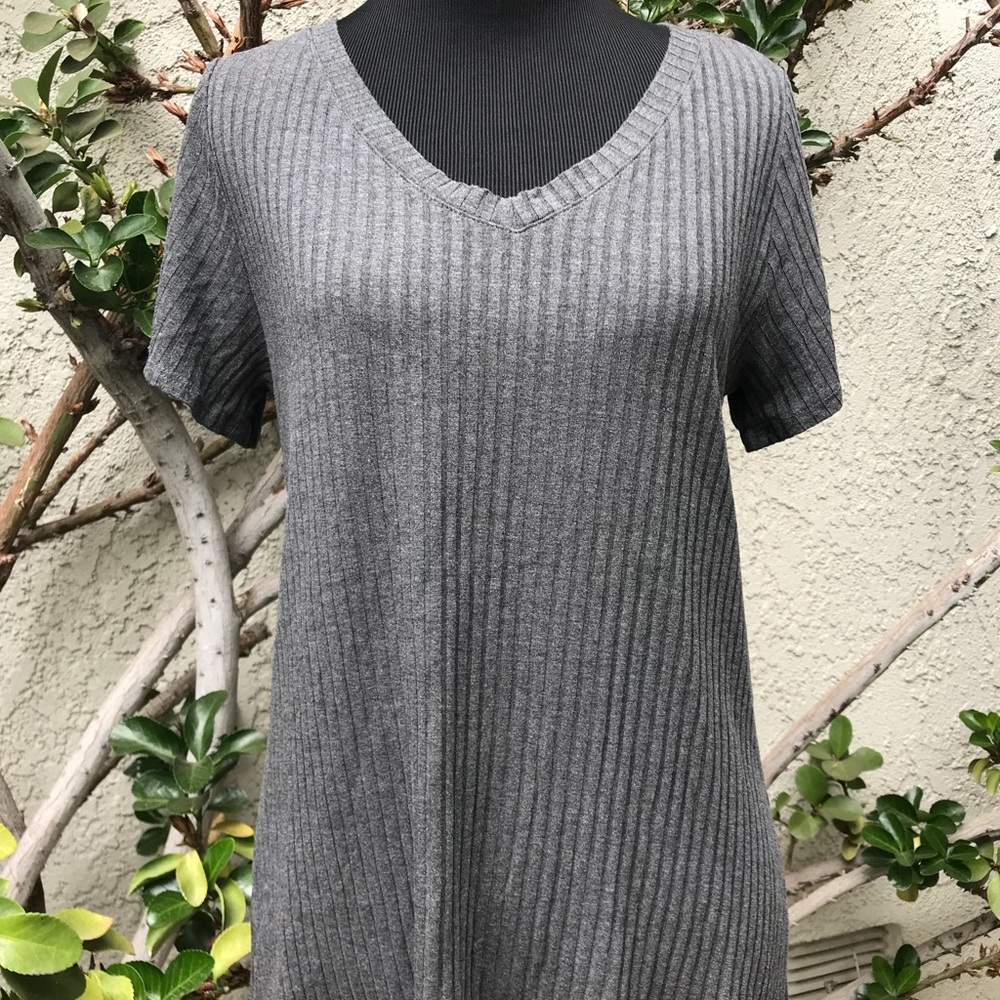 LuLaRoe Christy Tee, Size S, NWOT, Gray